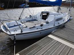 Early boats with moulded bilge keels had to have them vertical so they could come out of the mould. Hurley 22 Bilge Keel For Sale 6 70m 1977