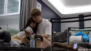 중국 소녀 라나코가 좋아하는 남자와 열정적으로 섹스합니다.