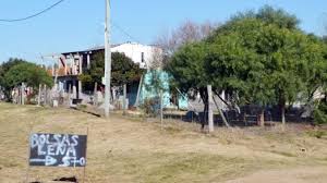 Una Recorrida Por Villa Villarejo Zona En La Que Los Vecinos Recogen Firmas Para Instalar Una Policlinica Hoy Canelones