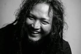 Kaligis atau akrab disapa tepeng, vokalis grup musik steven & coconut treez dikabarkan meninggal dunia. P0h27avbonhnpm