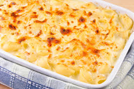 In una terrina versate la besciamella, il formaggio grattuggiato, la fontina a cubetti, sale e pepe, e amalgamate gli ingredienti. Protection Officer Be Quiet Ricetta Pasta Al Forno Bianca Senza Besciamella Ercantastorie Com