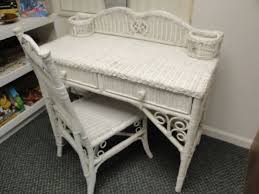 White Wicker Desk And Chair Set Painting Wicker Furniture White Wicker Wicker Decor