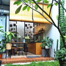 Area yang terletak di pojokan dapur bisa diubah jadi tempat menjahit, jendela yang terhubung ke ruang tengah bikin kamu bisa dengan mudah. Desain Taman Minimalis 9 Inspirasi Untuk Memperindah Halaman