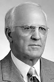 LEE SHOWED LOVE FOR COLLEGE STUDENTS