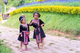 Language hmong is a monosyllabic tonal language. Premium Photo Hmong Tribe Girls Tease Each Other Along The Way