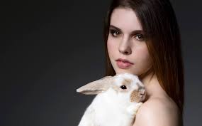 A lovely cosmetic shoot I did for a cruelty-free make-up mock ad. ^.^  Excuse the banding, Facebook quality is garbage. Model