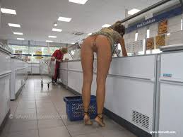 Upskirt with butt plug – the ultimate thrill for audacious women