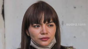 Tapi mendadak, mantan suami kalina oktarani ini menjadi sulit fokus lantaran melihat penampilan si seksi female dj itu. Bra Dinar Candy Offers Rp 100 Million Husband Nia Ramadhani Is Asked To Pay A Salary