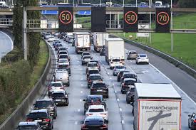 Uitzonderlijk druk op de baan, al meer dan 180 kilometer file: “Reken twee uur om vanuit Brussel naar de kust te rijden”