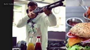 Der vegane koch attila hildmann rastet auf facebook aus. Veganator Dreht Frei Vegan Koch Attila Hildmann Droht Kritikern Youtube