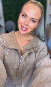 Oh hi there. Just swooning over this new arrival! I think we need more  colors 🥰  https://jaggedambition.com/collections/tops/products/camel-acid-wash-fleece-1-4-zip 