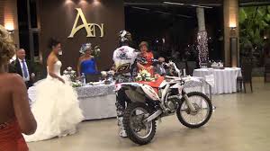 Suba em uma moto veloz, ultrapasse adversários, e termine em primeiro lugar em nossos jogos de motocross online e gratuitos! Moto Boda David Y Rocio Youtube