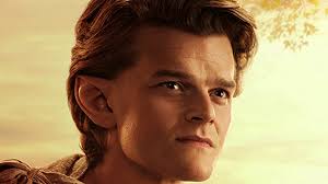Robert Aramayo Werpt Licht Op Een Jongere Elrond in Rings of Power