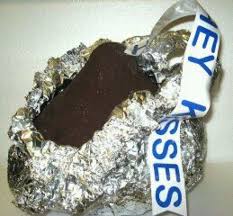 Claus Oldenburg Lesson 8th Grade Papier Mache Sculpture Hershey Kiss Middleschoolart Middle School Ar Art Lessons Middle School Food Sculpture Learn Art