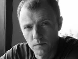 Nelu negură un costum si o pălărie omule ce prost mai esti live. Omule Ce Prost Mai Esti