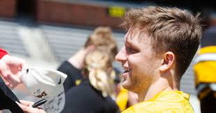 Iowa QB Mark Gronowski is 'gloves off' in summer workouts, can have more  'freedom' in Tim Lester's 2