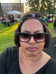 Lynette Krause's Instagram, Twitter & Facebook