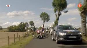 There are always crashes that come with the tour de france, naturally. Tv Car Crashes Into Cyclists At Tour De France 2011 Autoevolution