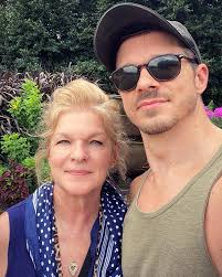 Happy birthday to my sweet and beautiful mother! I love you, mom! 💚 . . .  . #mother #son #birthday