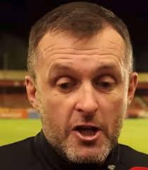 Bluewater shopping centre is hilariously hit back at a manager who banned  his players from going there as they battle for promotion 🤣 ⚽️  https://www.kentonline.co.uk/dartford/news/bluewater-pokes-fun-at-manager-who-banned-players-from-shopp-321441/