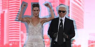 Je pourrais le comparer à un grand pianiste classique qui a beaucoup fait ses gammes avant d'improviser avec talent. Avant Sa Mort Karl Lagerfeld Avait Imagine Une Collection Make Up Qui Va Sortir Prochainement Cosmopolitan Fr