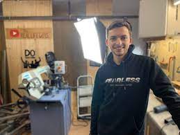 Johannes, philipp und elisabeth (elli) mickenbecker wuchsen in einem christlich geprägten umfeld auf, in dem sie während ihrer grundschulzeit von ihren eltern im heimunterricht erzogen wurden und nur einen teil ihrer jugend in öffentlichen schulen (christliche schule und schulzentrum marienhöhe) gingen, um 2016 dann auch das abitur ablegen zu können. The Real Life Guys Philipp Mickenbecker Und Sein Zwillingsbruder Johannes Uber Gott Und Den Krebs Der Spiegel