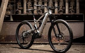 Avec les vélos électriques trek, tout devient possible. Ce Vtt Electrique En Aluminium Usine Par Cnc Est Une Piece D Exception