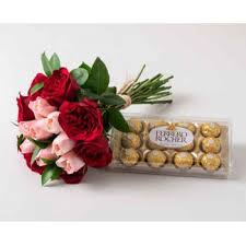 Get fresh flowers delivered directly from local florist's online shop. Salvador Bouquet Of 15 Two Color Roses And Chocolates Flower Delivery 15 Two Color Roses And Chocolates Flower Delivery Salvador Online Florist Salvador
