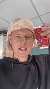 BOZE NOTARIS NEEMT WRAAK😡😡😡 🪑Zwarte stapelstoel €19,95 +  🏃‍♂️hardloopvest met verlichting €9,95 💸@wrbuitengewonehandel #dokkum  #fryslan #partijhandel #wrbuitengewonehandel #voorjou #foryou