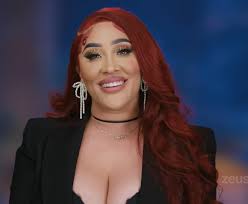 Need the laugh so does anyone know what NFL players have slid into Ellie's  DMs like she claims?