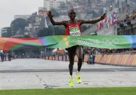 Kipchoge's speed and stride could be key to explaining the mishap. Eliud Kipchoge Dashes Past 2 Hour Marathon Barrier In Assisted Event Nevada Public Radio