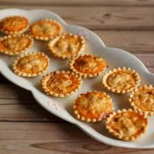 Mini Quiches Thon Tomates Guy Demarle Lillian Recetteaperitif En 2020 Quiche Thon Tomate Quiche Au Thon Mini Quiches