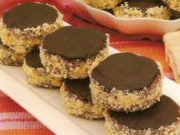 Petits Fours Aux Chocolat Recette Ptitchef Recette Petit Four Gateau Algerien Recettes De Cuisine
