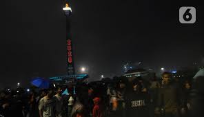 Busana daerah mewarnai istana negara berita monas. Foto Video Mapping Warnai Malam Pergantian Tahun Di Monas News Liputan6 Com