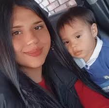 Se inician las vacaciones para los regalones comiendo Papitas fritas en  cambuchos, cucuruchos como se llamen jajaa rico igual con hoja de cuaderno  🙃 a la vieja escuela 😁🍟😋