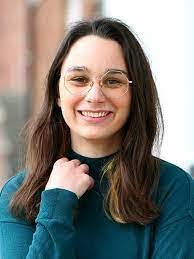 Amanda Ashurst's Instagram, Twitter & Facebook