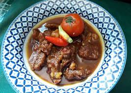 Semur kambing memadukan kelezatan daging kambing dengan beragam rempah seperti cengkeh, pala, jintan, ketumbar, dan lainnya. Resep Semur Daging Kambing Pawonbangbang Kitaberbagi Oleh Pawonbangbang Rumah Resep 100 Ribu Resep Masakan Indonesia Enak Dan Lezat