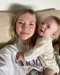 Brett Bell's Instagram, Twitter & Facebook