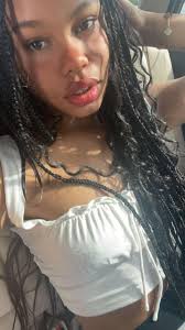 What makeup products and techniques are best for oily skin?