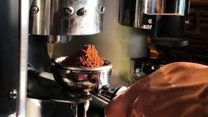 When beans are brewed within minutes of processing, coffee is the richest and truest to its natural taste. 10 Best Coffee Makers With Built In Grinder Reviews 2021