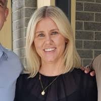 100+ perfiles de «The Wall»