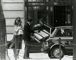 Όταν η Γκρέις Κέλι έστειλε την κόρη της, Καρολίνα στα Γκαλαπάγκος για να  ξεφύγει από τον έρωτα ενός playboy - Grace