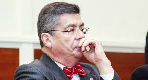 Luis Riveros juega a la convergencia fracturando a los Radicales: anuncia  su candidatura presidencial