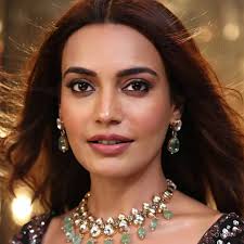 Ok- I have to make a choice, so help if you can please. Ka or mystere?