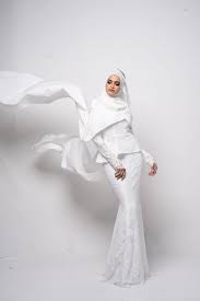 Pakej utk songket baru design dari customer,,, pakej rm2000 shj hmpa,, baju baru songket design dari customer (first pakai) lengkap assesori lelaki perempuan pelamin meja makan beradab make up 2x(dpt free make up) *free sewa baju utk akad nikah* psst,,ni bukan bju kami,ni antara design yg customer dh request utk bln 3/2019 terus wassap 0149452816 utk sebarang pertanyaan 9 Idea Baju Kahwin Untuk Pengantin Berhijab Wajib Tengok Pesona Pengantin