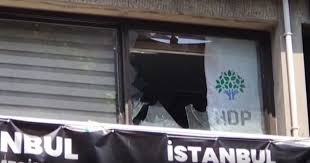 Bbc türkçe'ye konuşan hdp'liler, poyraz'ın, parti üyesi ve çalışanı annesi fehime poyraz. Hdp Izmir Il Binasina Saldiri Rehin Alinan Deniz Poyraz Hayatini Kaybetti Habermotto