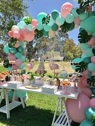 Flamingo Birthday Party By Bizzie Bee Creations Idee Deco Anniversaire Fetes D Anniversaire Filles Deco Fete Anniversaire