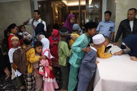 Almarhum panji hilmansyah berfoto bersama ibunya, menteri susi pudjiastuti, dan adiknya, nadine kaiser. Kkp Kementerian Kelautan Dan Perikanan