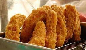 Berikut ada kumpulan resep pisang goreng renyah yang mudah dibuat sendiri di rumah. Resep Pisang Goreng Renyah Dan Crispy Kunci Utama Agar Pisang Goreng Renyah Adalah Terdapat Pada Telur Dan Tepung Be Banana Fritters Malay Food Malaysian Food