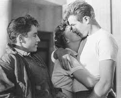 Marlon brando, in his 1994 autobiography songs my mother taught me, says that dean, who idolized him, based his acting on him and his lifestyle on what he thought brando's lifestyle was. Marlon Brando E James Dean Erano Amanti Pupia Tv